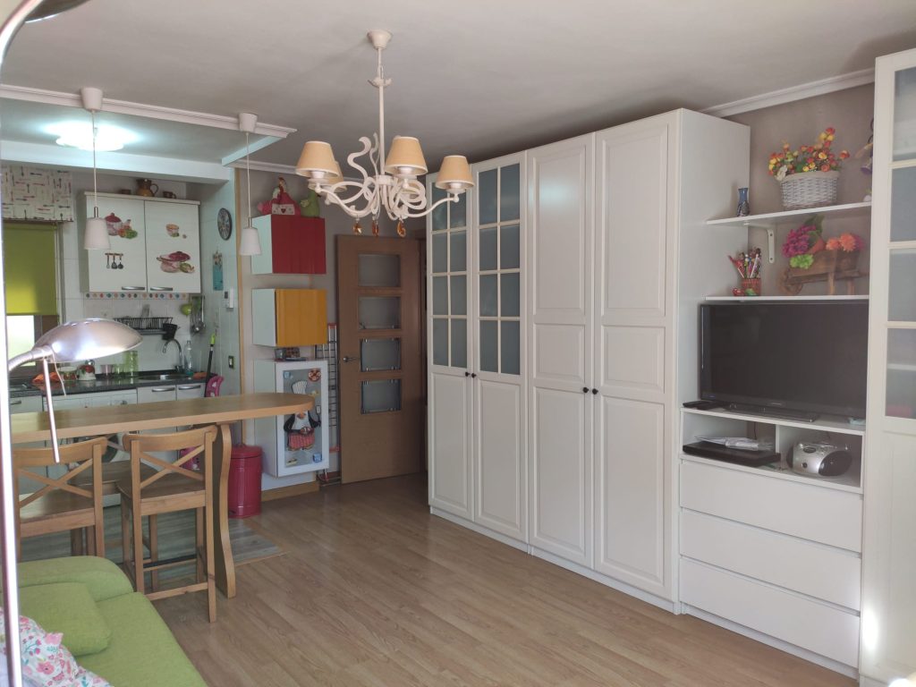 Salón-Cocina piso en León, Calle Maestro Nicolás, 18. Zona Corte Inglés. En venta por IGD ROYAL HOME, Inmobiliaria en León