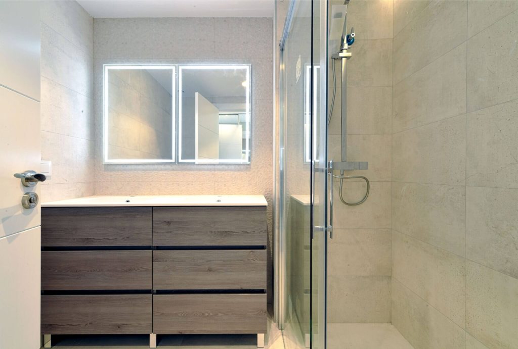 Baño piso en León, Avenida Real 86, zona Politécnico en venta IGD ROYAL HOME, Inmobiliaria en León