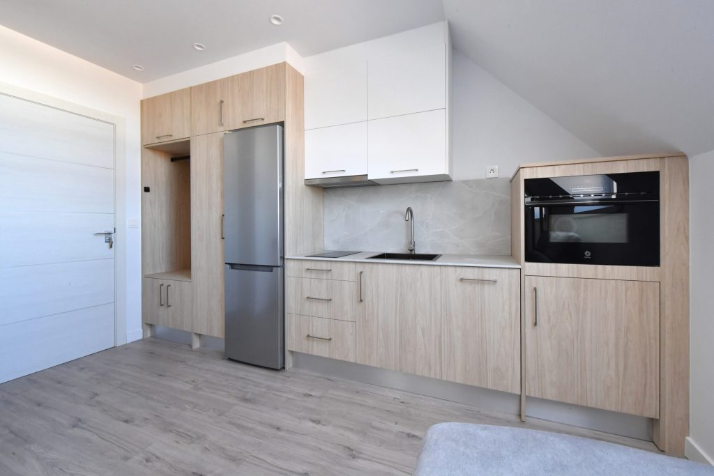 Cocina americana de apartamento en León, Calle Paseo de la Granja, 13, alquiler temporal por IGD Royal Home, inmobiliaria en León.