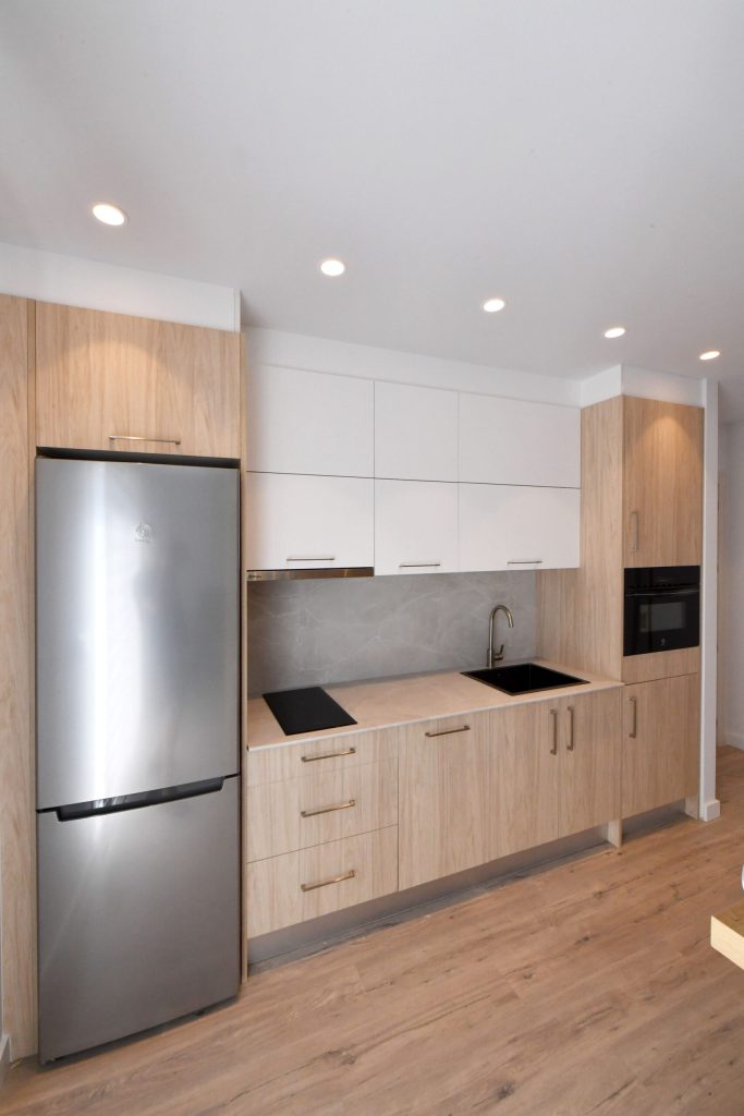 Cocina de apartamento en León, Calle Paseo de la Granja, 13, alquiler temporal por IGD Royal Home, inmobiliaria en León.