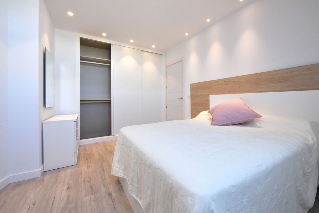 Dormitorio apartamento en León, Calle Paseo de la Granja, 13, alquiler temporal por IGD Royal Home, inmobiliaria en León.