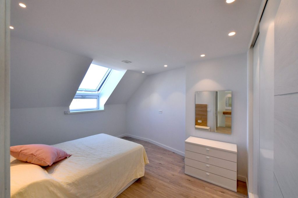 Dormitorio apartamento en León, Calle Paseo de la Granja, 13, alquiler temporal por IGD Royal Home, inmobiliaria en León.