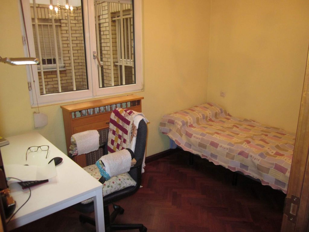 Dormitorio piso en León, Calle Máximo Cayón Waldaliso. En venta por IGD ROYAL HOME, Inmobiliaria en León