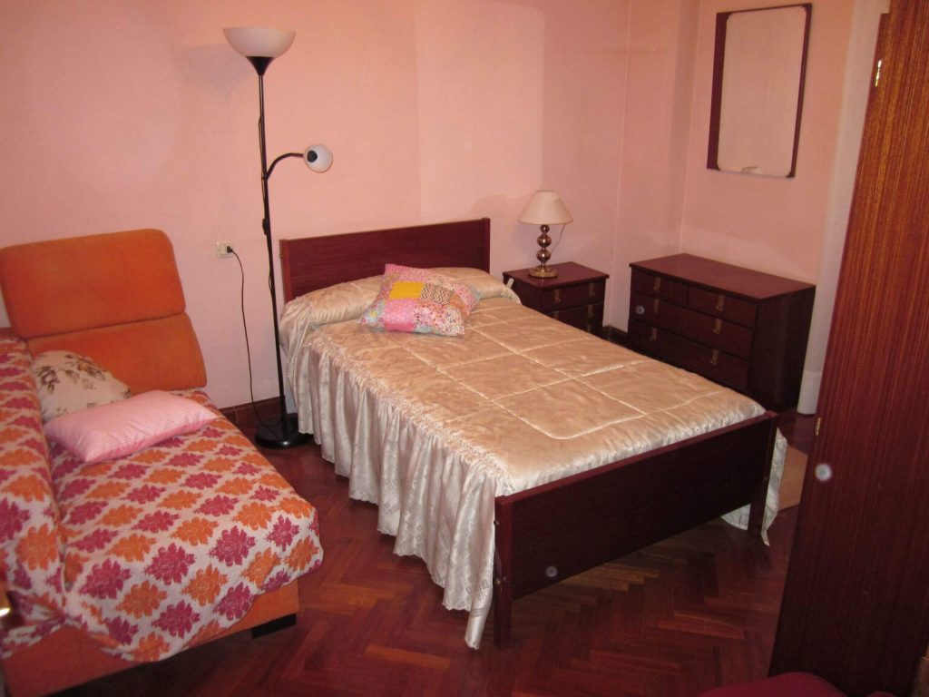 Dormitorio piso en León, Calle Máximo Cayón Waldaliso. En venta por IGD ROYAL HOME, Inmobiliaria en León