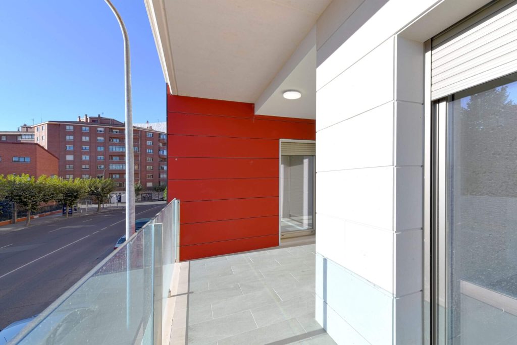 Exterior de casa piso en León, Avenida Real 86, zona Politécnico en venta IGD ROYAL HOME, Inmobiliaria en León