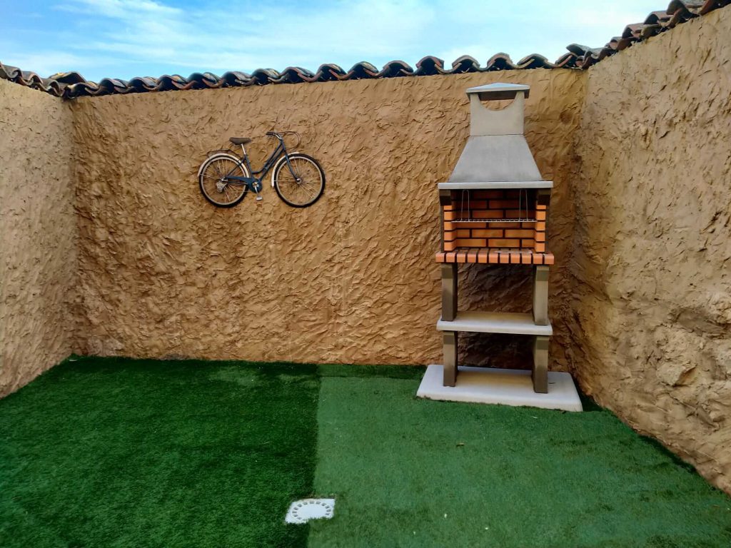 Patio barbacoa casa en León, calle San Francisco, zona Brugos de Fenar. En venta por IGD ROYAL HOME, Inmobiliaria en León