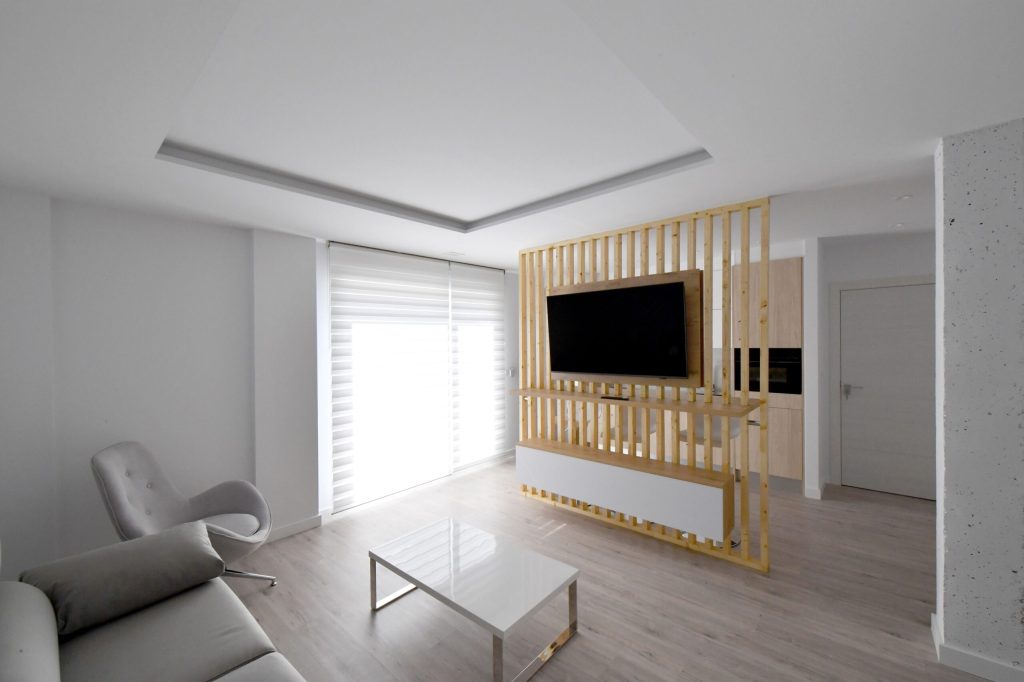 Salón de apartamento en León, Calle Paseo de la Granja, 13, alquiler temporal por IGD Royal Home, inmobiliaria en León.