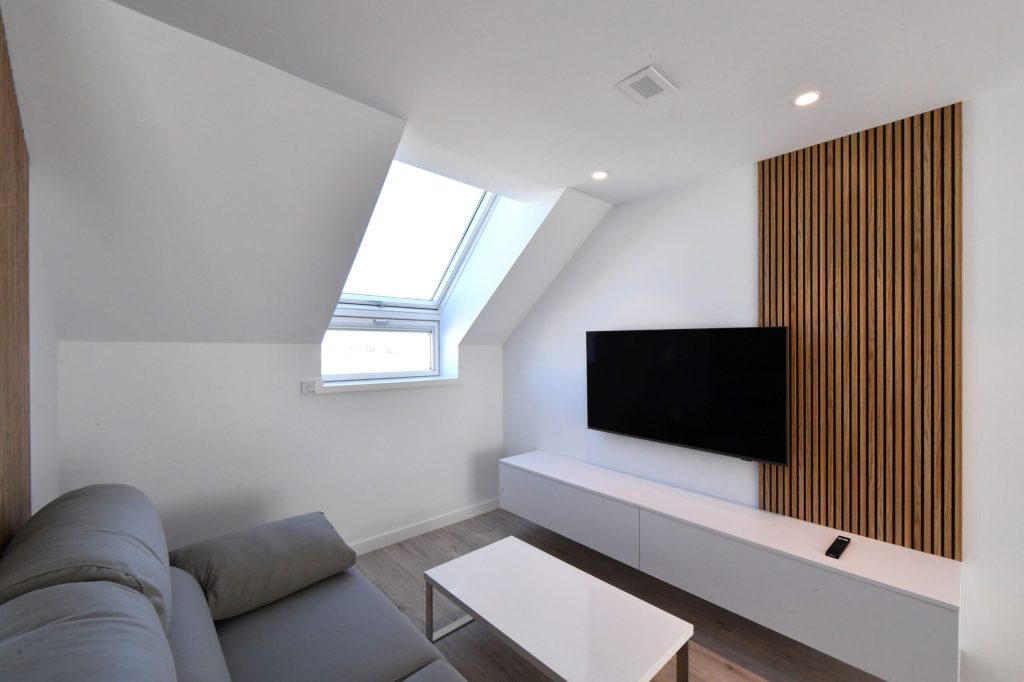 Salón de apartamento en León, Calle Paseo de la Granja, 13, alquiler temporal por IGD Royal Home, inmobiliaria en León.