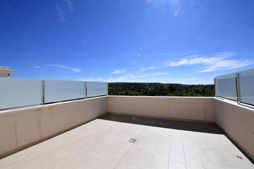 Terraza de apartamento en León, Calle Paseo de la Granja, 13, alquiler temporal por IGD Royal Home, inmobiliaria en León.