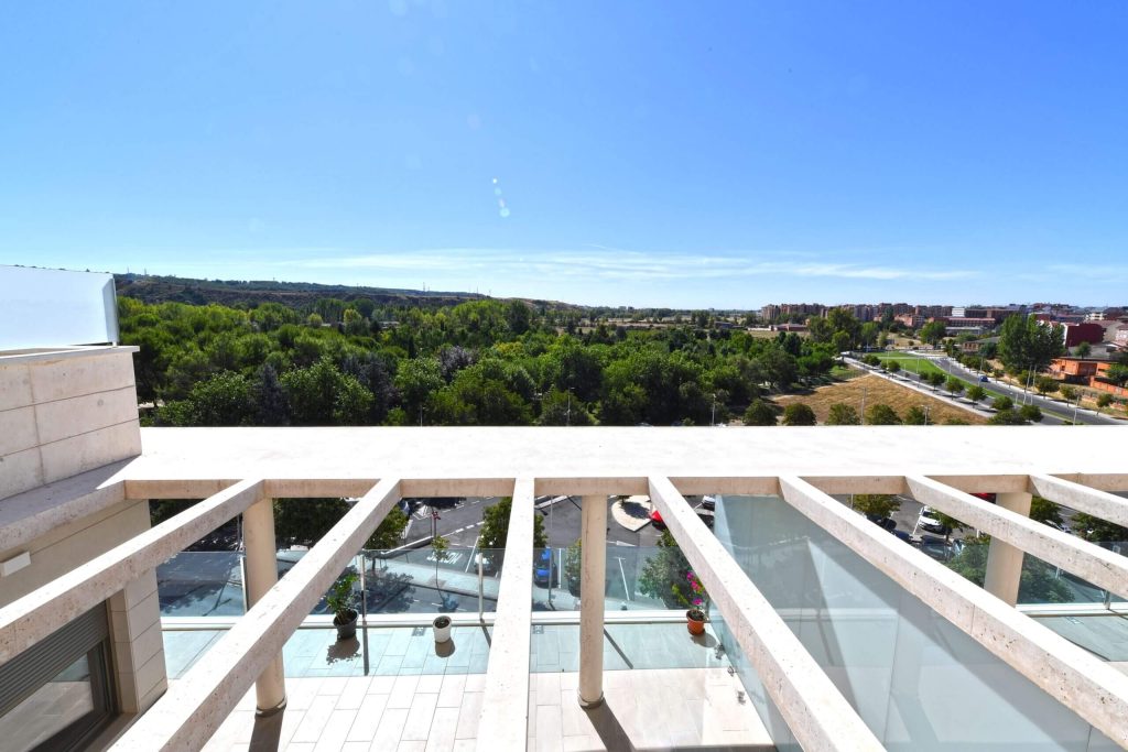 Terraza Piso En León , Paseo De La Granja 11 13 Zona La Granja, en venta por IGD ROYAL HOME, Inmobiliaria en León