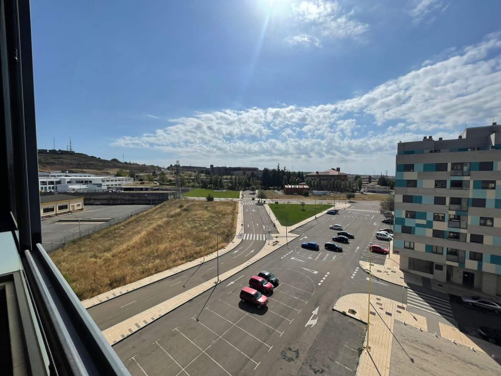 Terraza Piso en León, Calle Voluntariado Proteccion Civil, Zona Puente Castro. En Venta por IGD Royal Home - Inmobiliaria En León